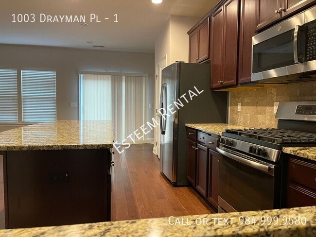 1003 Drayman Pl in Apex, NC - Building Photo - Building Photo