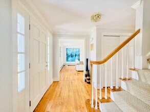 8 Nutmeg Ln in New Canaan, CT - Building Photo - Building Photo