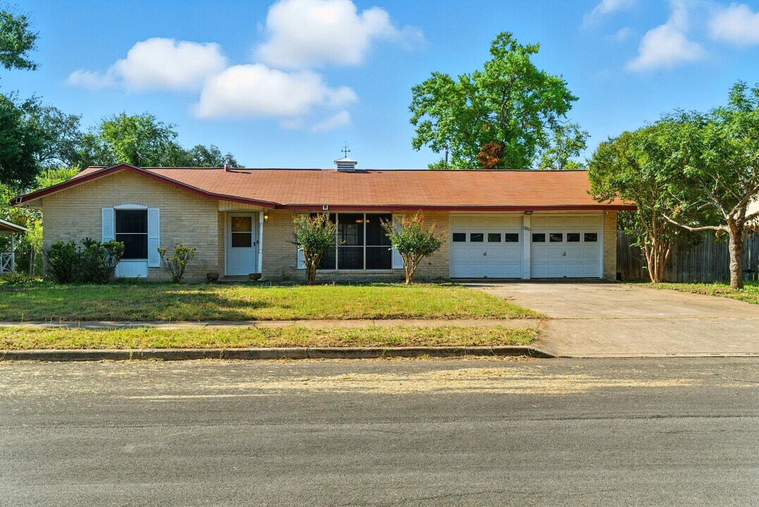 6230 War Lodge Ln in San Antonio, TX - Building Photo