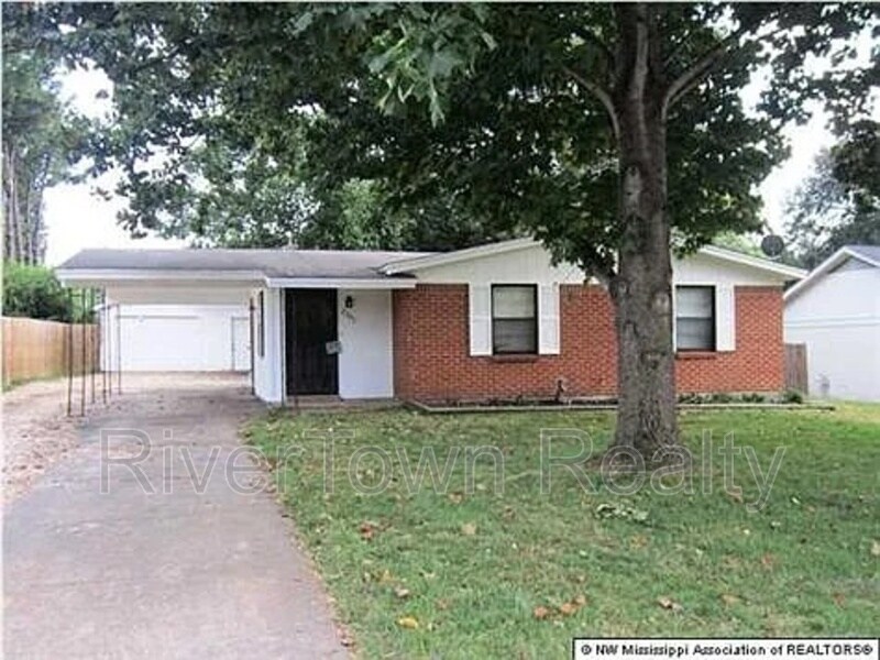 2337 Colonial Hills Dr in Southaven, MS - Building Photo