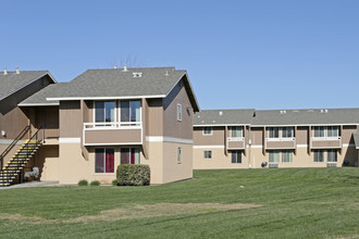 Country Way Apartments in Mendota, CA - Building Photo - Building Photo