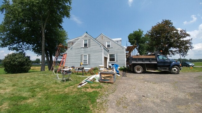 43 S Maple St in Hadley, MA - Building Photo - Building Photo