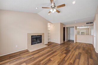 6701 Sands Point Dr in Houston, TX - Building Photo - Building Photo