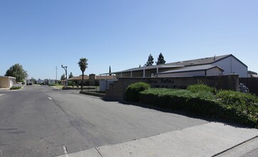 Three Palms in Galt, CA - Building Photo - Building Photo