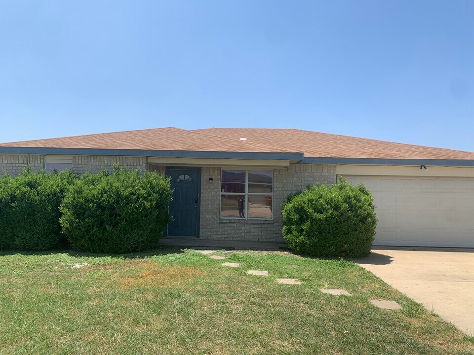 4300 Secretariat Dr in Killeen, TX - Building Photo