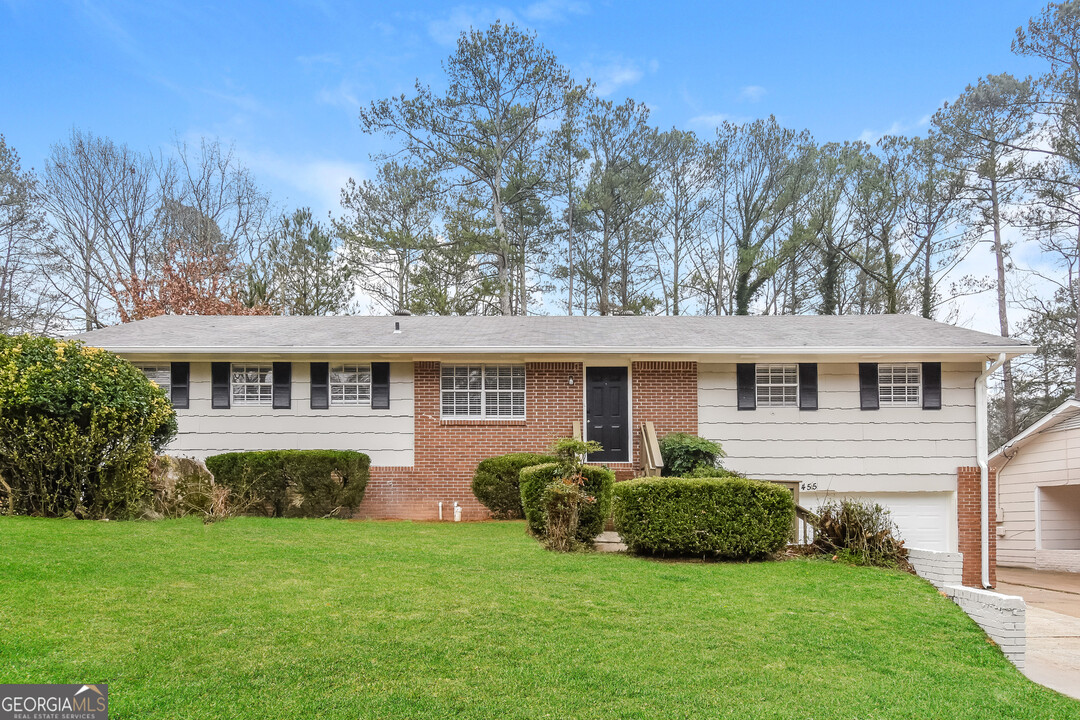 2455 Cheryl Lynne Ln in College Park, GA - Building Photo