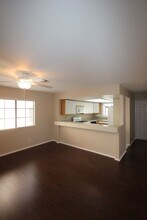 2848 Blue Bonnet Dr in Henderson, NV - Building Photo - Building Photo