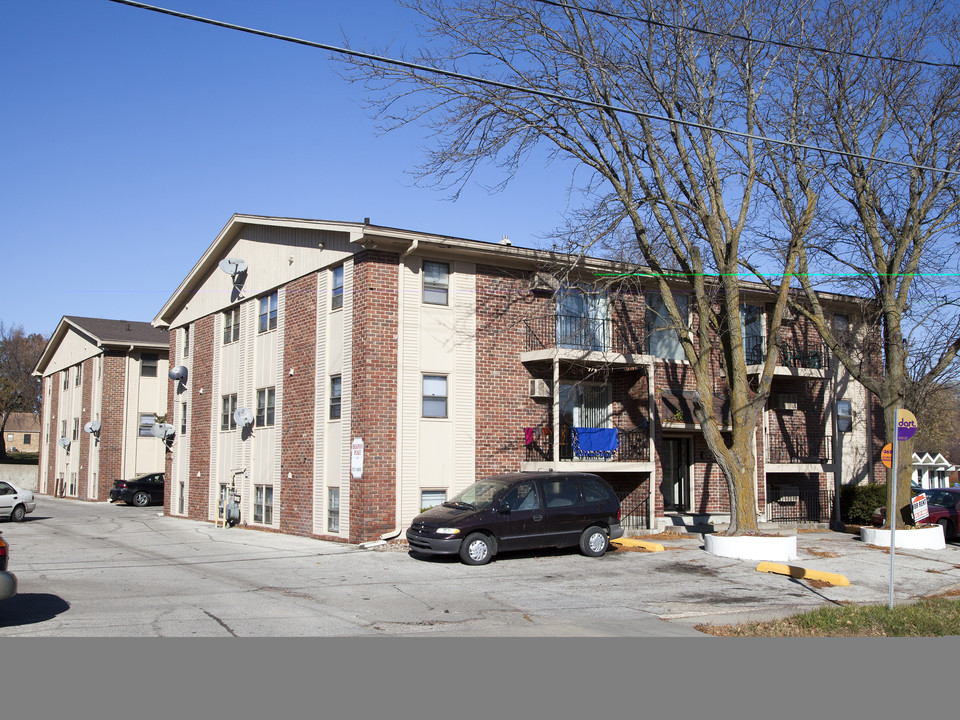 Hickman Place Apartments in Des Moines, IA - Building Photo