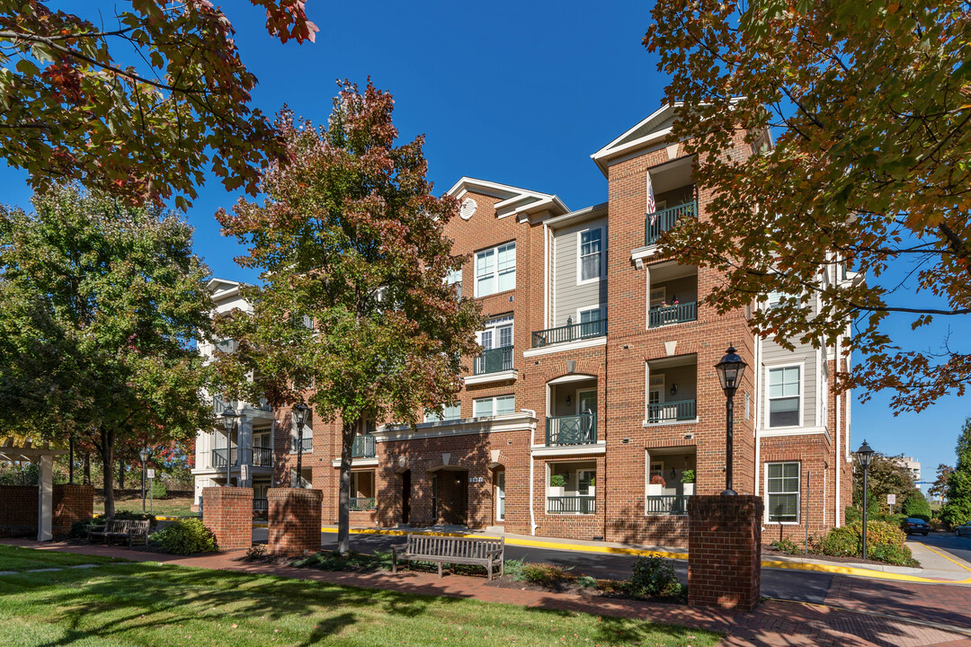 Saintbury Plaza Condominium in Fairfax, VA - Building Photo