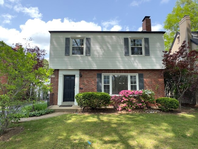 8115 Westmoreland Ave in Clayton, MO - Building Photo - Building Photo
