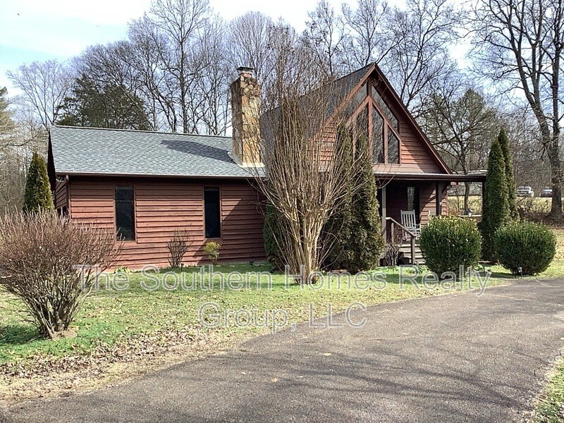 1221 S Matlock Ave in Athens, TN - Building Photo