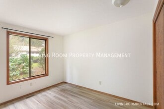 7670 SW Leslie St in Portland, OR - Building Photo - Building Photo