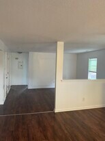 28 Adams St, Unit 1st Floor in Chicopee, MA - Building Photo