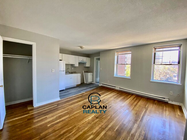 1411 Chapel St, Unit 27 in New Haven, CT - Building Photo - Building Photo