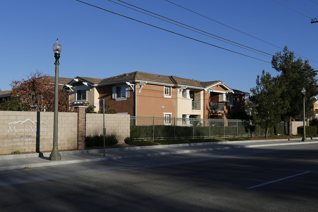 Monte Vista in Murrieta, CA - Building Photo