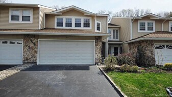 173 Colony Dr in Holbrook, NY - Building Photo