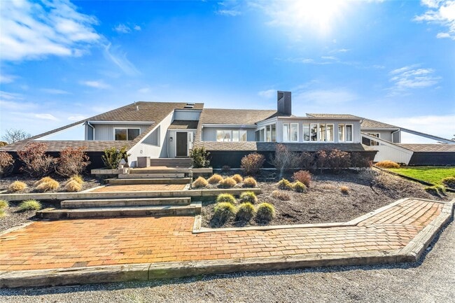 property at 3 Duck Point Rd