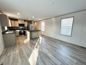 29773 W Deerfield Ct in Chesterfield, MI - Foto de edificio - Building Photo