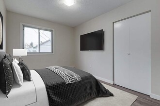 Crescent Court in Yorkton, SK - Building Photo - Building Photo