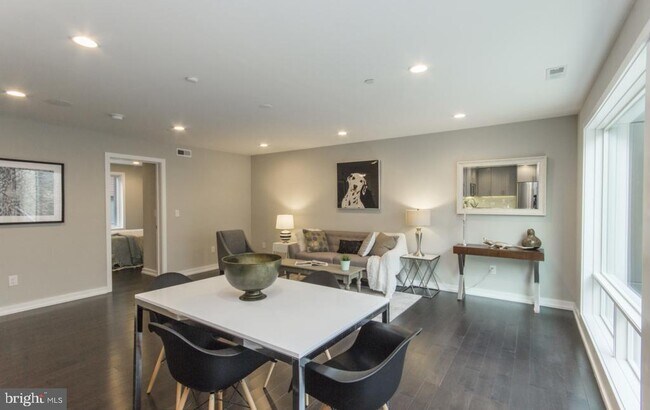 705-7 S 12th St in Philadelphia, PA - Building Photo - Building Photo