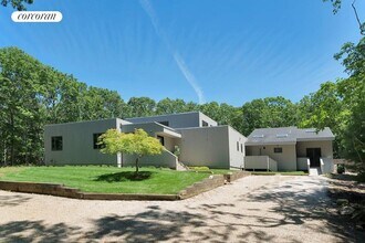 1705 Noyack Rd in Southampton, NY - Building Photo - Building Photo