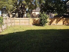 6023 Woodmancote Dr in Humble, TX - Building Photo