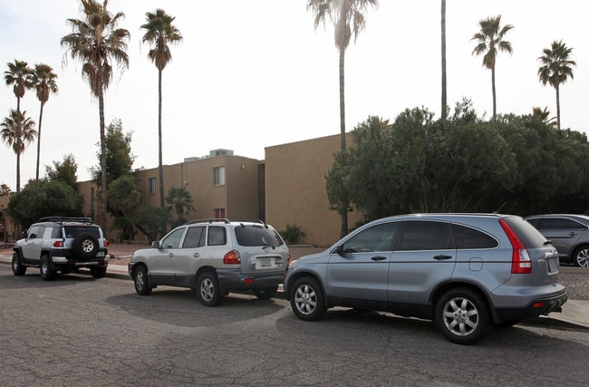 Sandia Apartments in Tucson, AZ - Building Photo - Building Photo