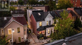 10 Bishop St in Toronto, ON - Building Photo