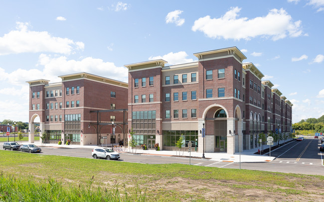 Iron Pier Apartments in Syracuse, NY - Foto de edificio - Building Photo