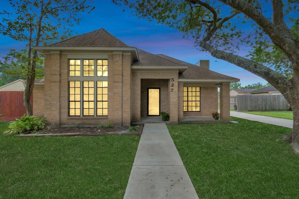 527 Gleneagles Dr in Friendswood, TX - Building Photo