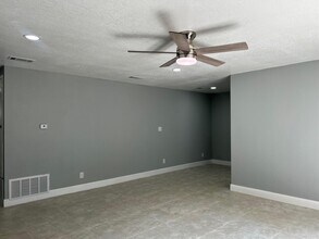 7923 Oak Forest Dr in Pensacola, FL - Foto de edificio - Building Photo