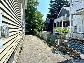 66 Willis Ave in Medford, MA - Building Photo - Building Photo