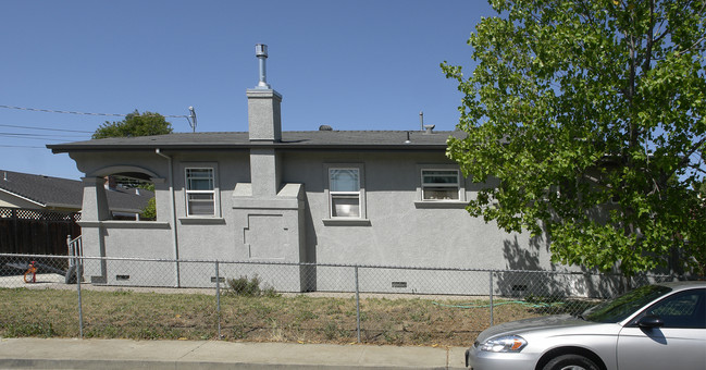 1571 Wesley Ct in Concord, CA - Foto de edificio - Building Photo