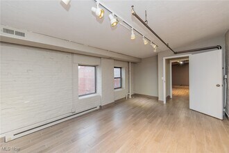 1360 W 9th St in Cleveland, OH - Building Photo - Building Photo