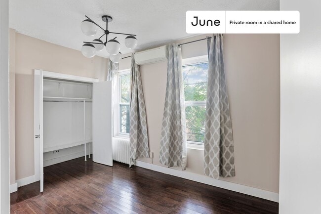 Private bedroom in 3 bed/1 bath Home in New York, NY - Building Photo - Building Photo