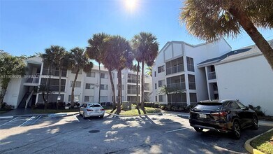 5612 Rock Island Rd in Tamarac, FL - Building Photo - Building Photo