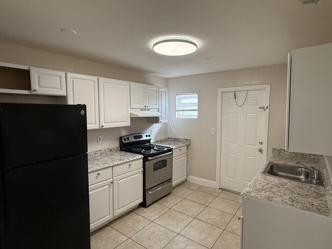 2830 Avenue S in Riviera Beach, FL - Building Photo - Building Photo