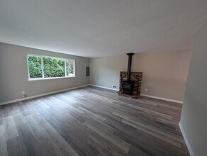 1148 Baby Doll Rd SE in Port Orchard, WA - Building Photo - Building Photo