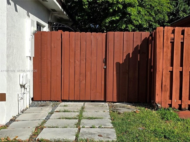 18255 SW 145th Ave in Miami, FL - Building Photo - Building Photo