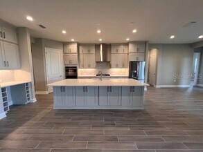 10337 Canaveral Cir in Sarasota, FL - Building Photo - Building Photo