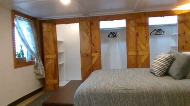 102 W College St in Duluth, MN - Foto de edificio - Building Photo