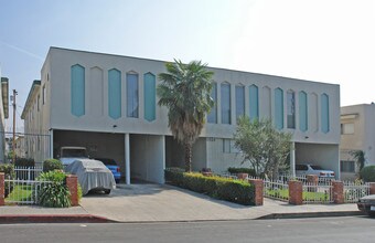 LUXURY LIVING AT AN AFFORDABLE PRICE in Los Angeles, CA - Foto de edificio - Building Photo