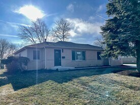 15 Bradley Ln in Hoffman Estates, IL - Building Photo