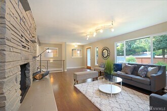 19016 Firlands Way N in Shoreline, WA - Building Photo - Building Photo