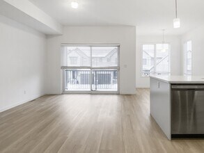 679 SouthPoint Heath SW in Airdrie, AB - Building Photo - Building Photo