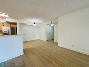 7630 Westwood Dr in Tamarac, FL - Building Photo - Building Photo