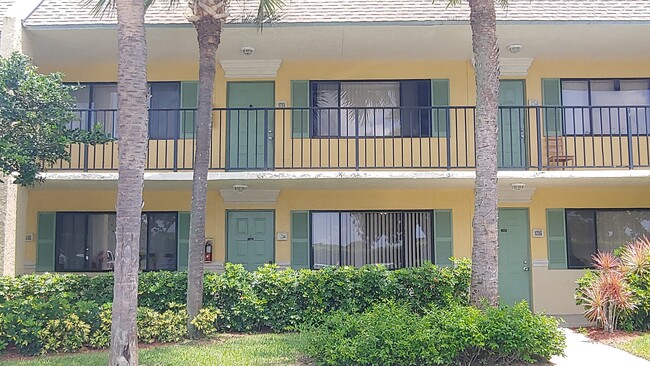 1714 Meadows Cir W, Unit 1714 Meadows Circle W. in Boynton Beach, FL - Building Photo - Building Photo