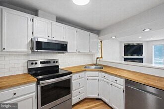 1704 Quietree Dr in Reston, VA - Building Photo - Building Photo