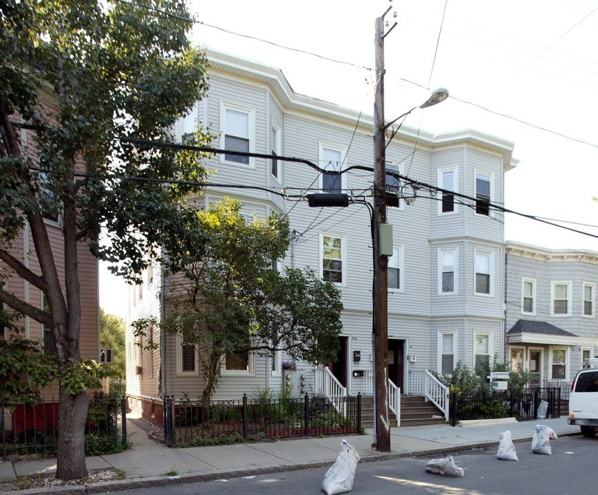 442-448 Windsor St in Cambridge, MA - Foto de edificio