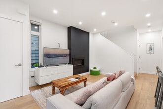 2727 W 14th Ave in Vancouver, BC - Building Photo - Building Photo